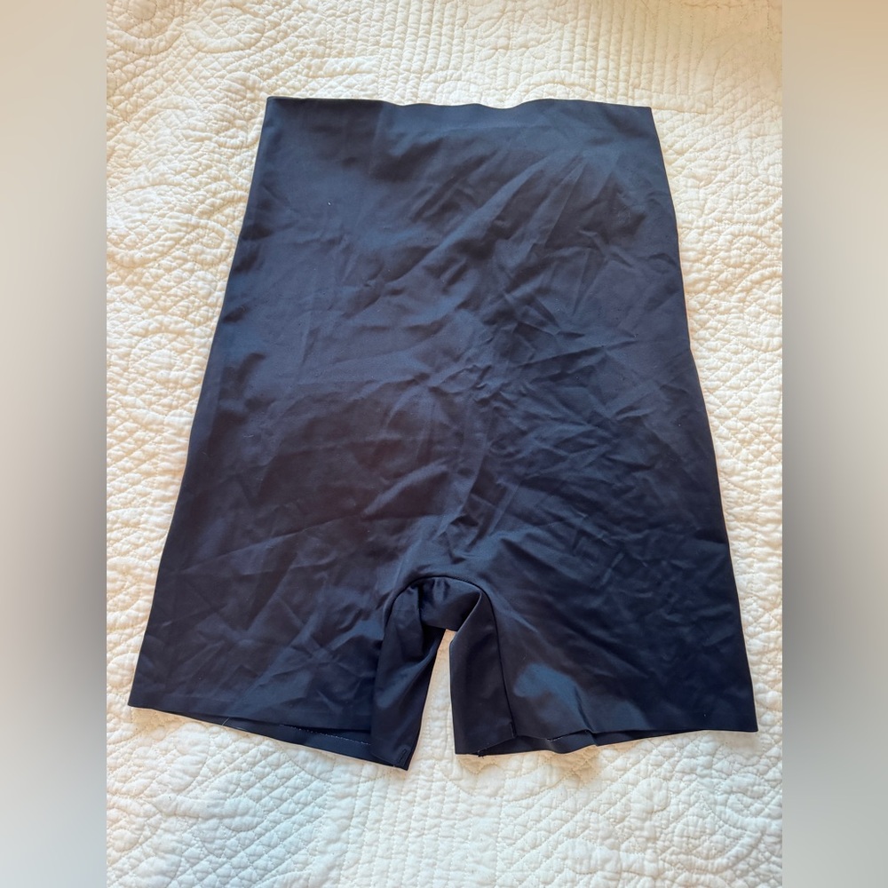 Warner's Black high waisted Short Shape wear XL